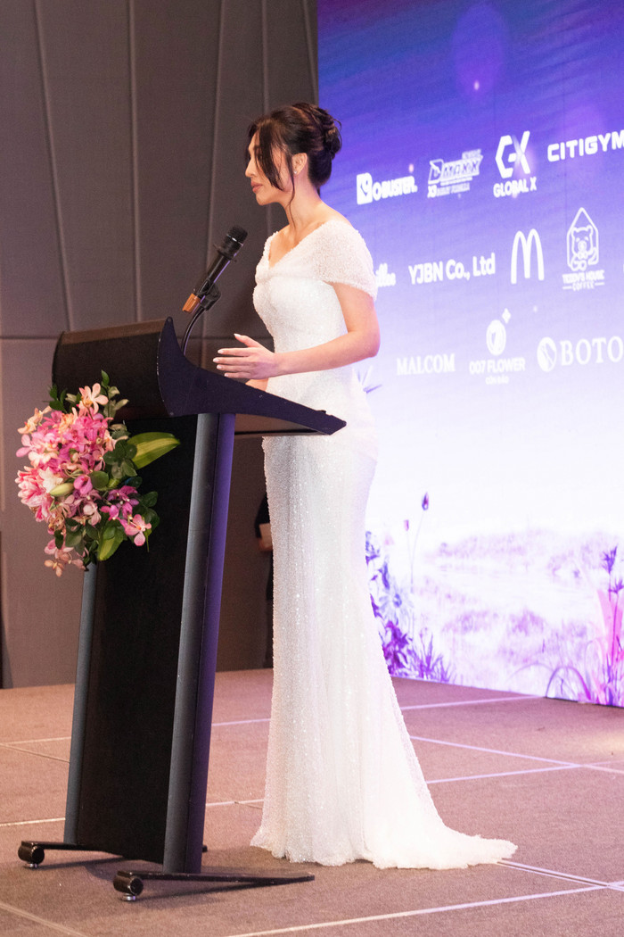 Siêu mẫu Huỳnh Thanh Tuyền - đại diện NSX Bước Nhảy Hoàn Vũ phát biểu tại họp báo chiều 22/10.&nbsp;