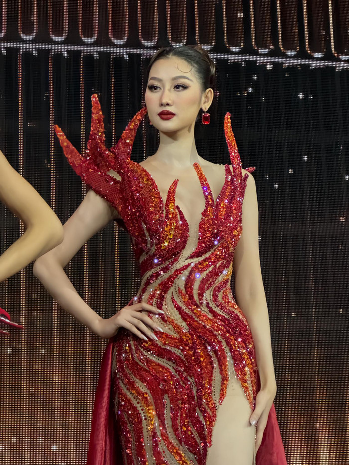 Phần trình diễn của Hoa hậu Quế Anh tại bán kết Miss Grand International 2024 được khán giả quốc tế khen ngợi.