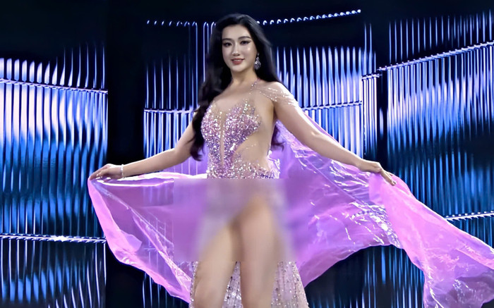 Đối thủ của Hoa hậu Quế Anh lộ nội y khi diễn trang phục dạ hội Ảnh 2