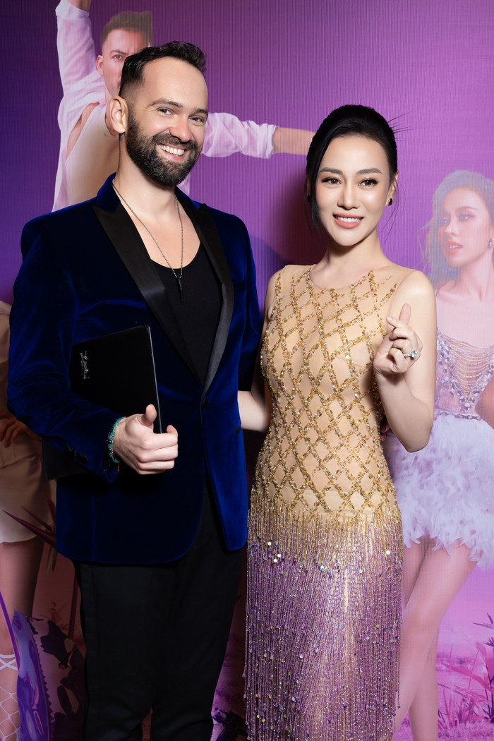 Phương Oanh cho biết ông xã không ghen tuông khi cô thân mật với vũ công nam.