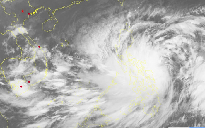 Bão Trà Mi tăng cấp thành bão cuồng phong, đe dọa Biển Đông Ảnh 2