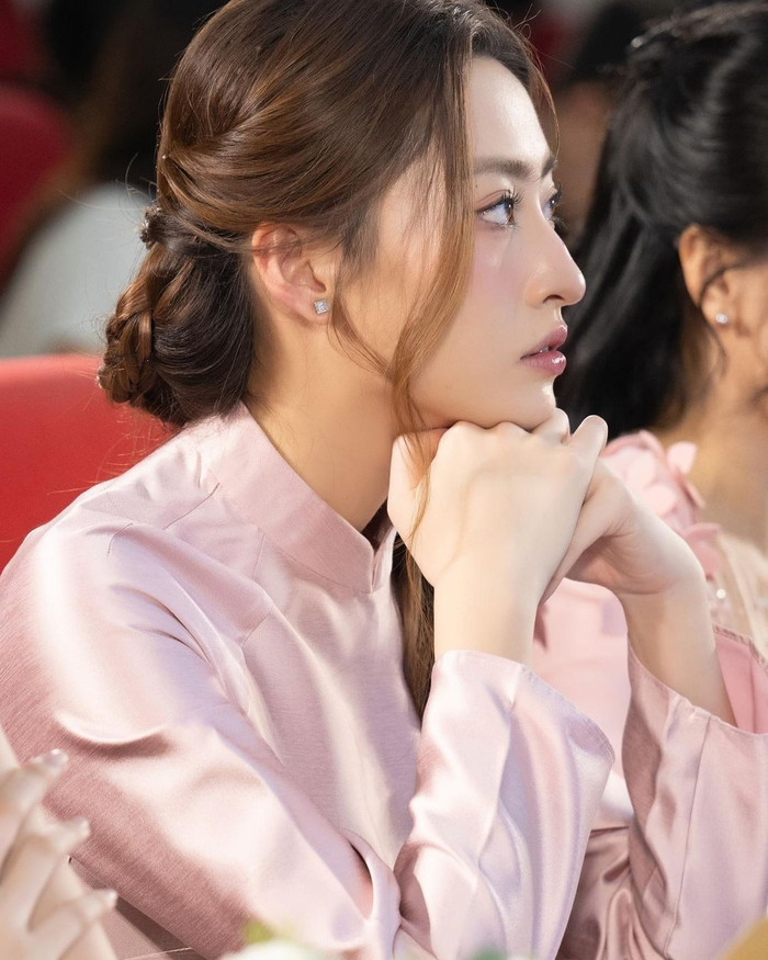 Hoa hậu Lương Thùy Linh đẹp cả về ngoại hình lẫn tri thức. 