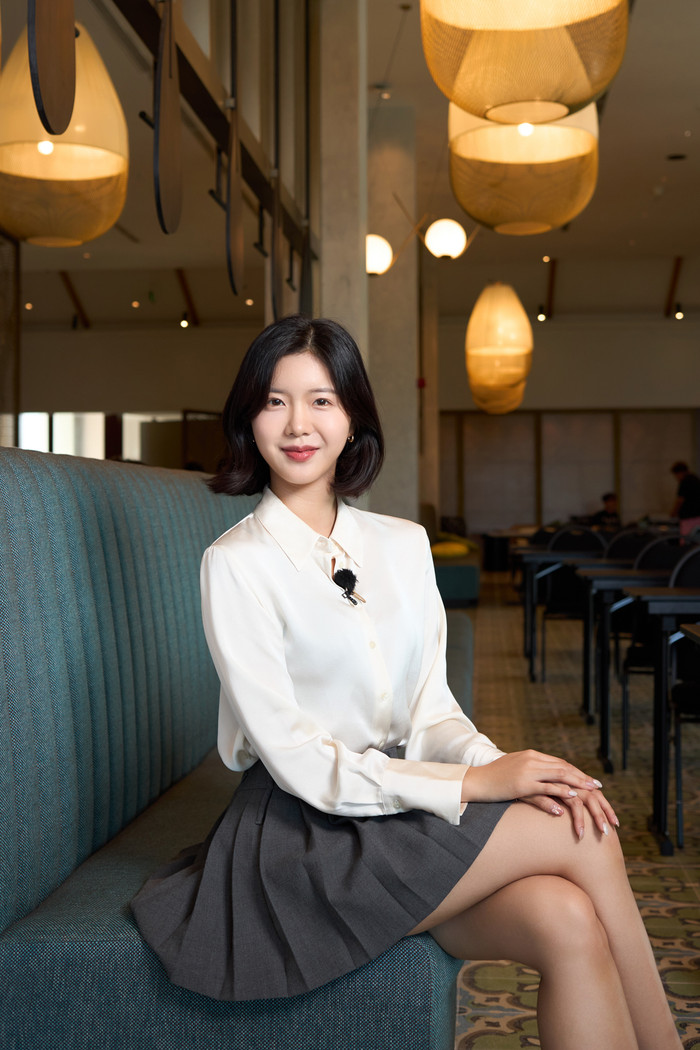 Lee Hooyeon được nhiều khán giả yêu thích với hình ảnh cô nàng nhẹ nhàng, trong sáng tại Đảo Thiên Đường.