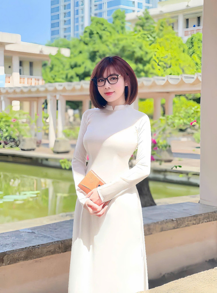 Cô vẫn đang tiếp tục công việc giảng dạy.