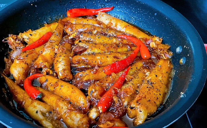 Cá bống cát kho tiêu thơm ngon.