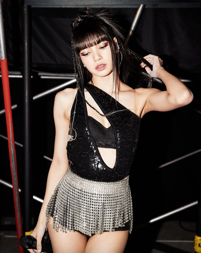 Bodysuit sequins là lựa chọn hàng đầu trong thời trang của các sao nữ trên các sân khấu nhạc hội.