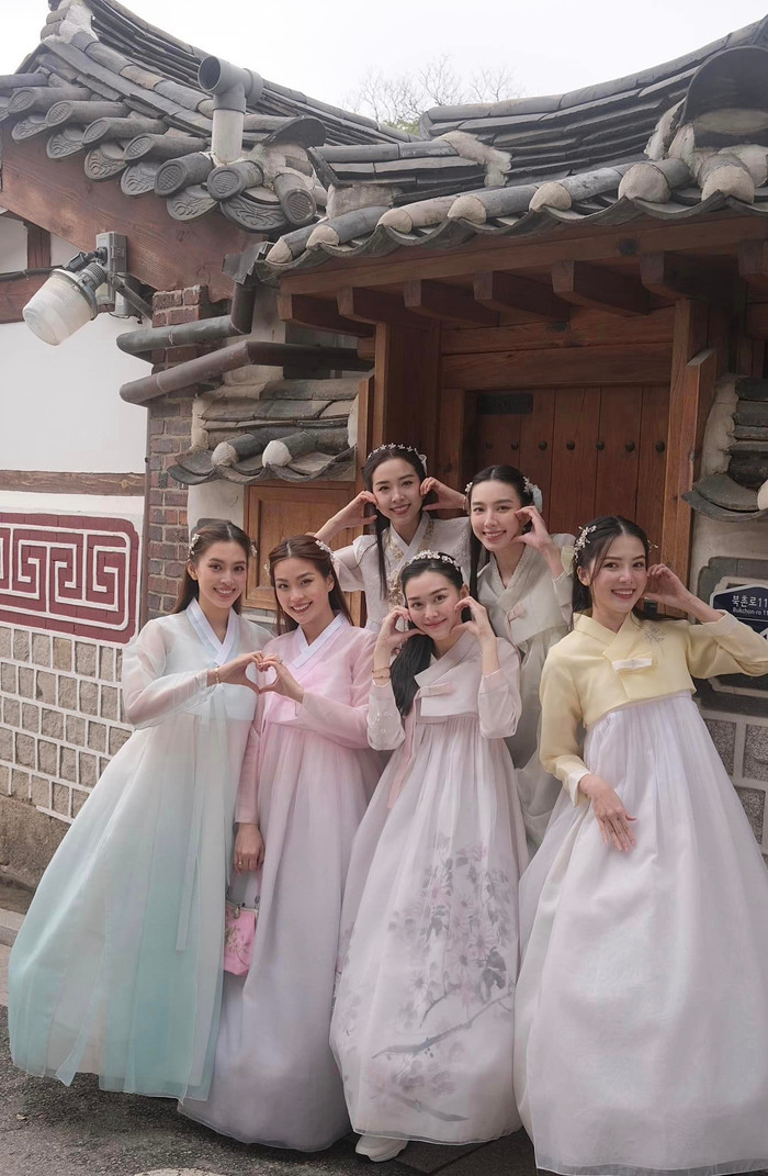 Hội bạn thân của Hoa hậu Thùy Tiên trong chuyến du lịch Hàn Quốc vào tháng 4 năm nay. 