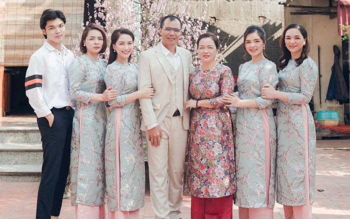 Gia đình toàn cực phẩm nhan sắc của Hòa Minzy Ảnh 2