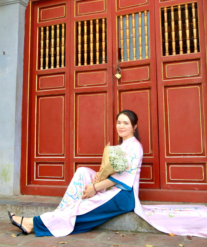 Hòa Minzy còn có một chị gái tên là Nguyễn Thị Hoài.