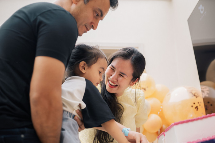 Gia đình Võ Hạ Trâm hạnh phúc đón thành viên mới.