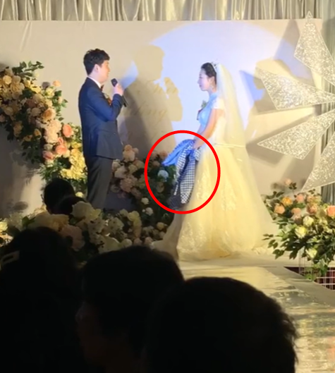 Món quà gây tranh cãi mà chú rể tặng cô dâu.