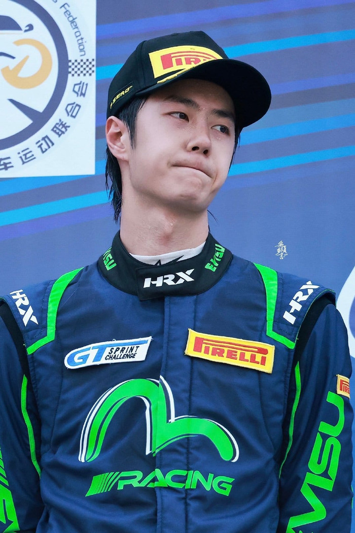 Vương Nhất Bác thức đến 1 giờ sáng, chỉ ngủ 3 tiếng mỗi ngày.