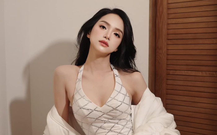 Hương Giang khoe 'cặp kiếm Nhật' dài miên man Ảnh 2