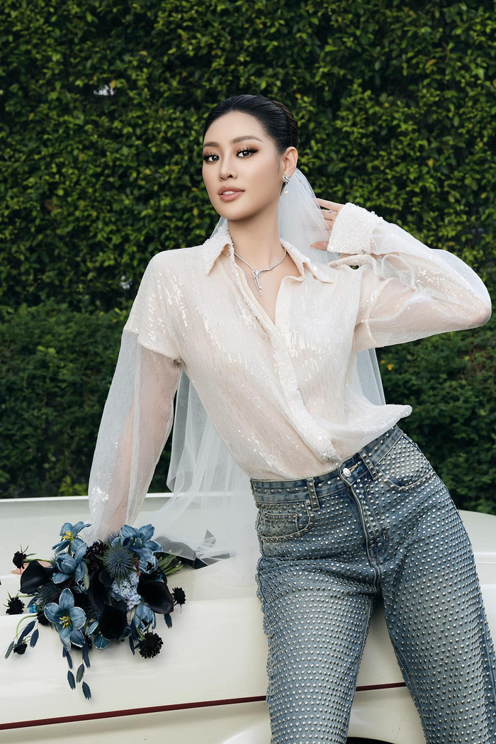 Bộ ảnh cưới vừa được Hoa hậu Khánh Vân công bố được chụp theo phong cách hiện đại.