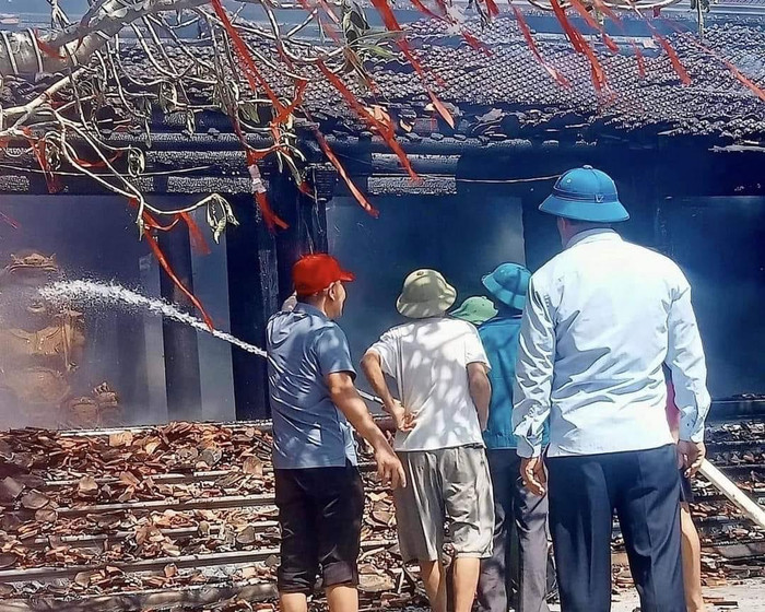 Chùa cổ 800 năm tuổi ở Phú Thọ bốc cháy dữ dội khiến dân làng xót xa Ảnh 4