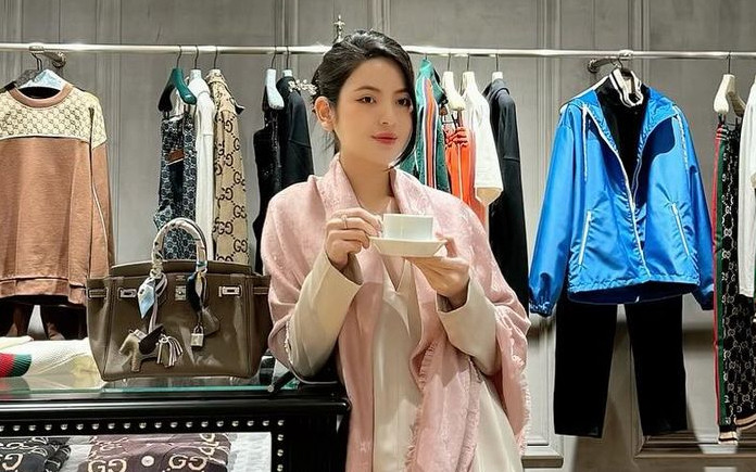 Quang Hải mê tặng vợ đồ hiệu, có món nửa tỷ đồng Ảnh 2