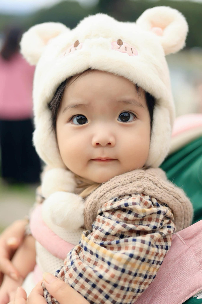 Con gái út nhà Khánh Thi mới tròn một tuổi. Ảnh: FBNV