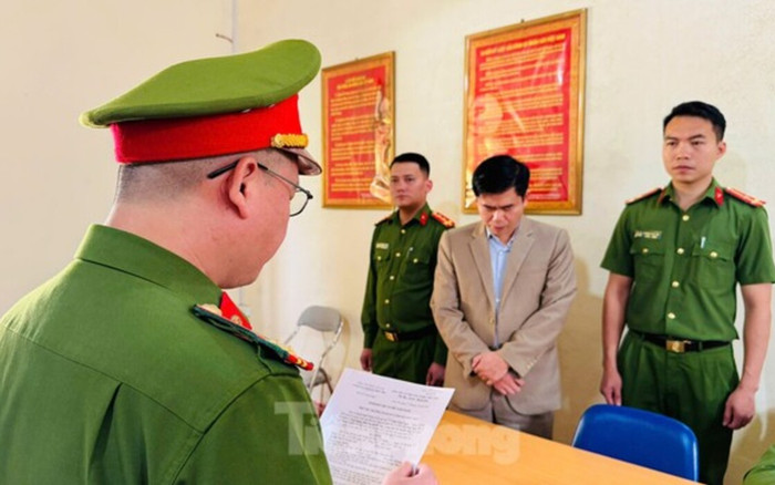 Khởi tố và tạm giam nguyên hiệu trưởng trong vụ 11 học sinh ăn 2 gói mì tôm chan cơm ở Lào Cai Ảnh 2