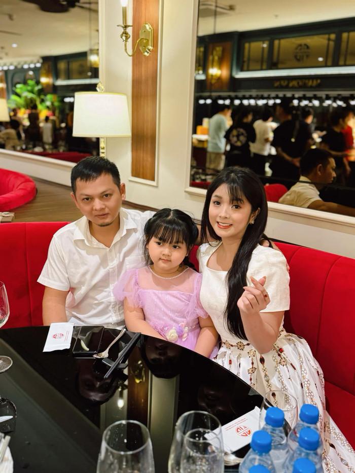 Ông xã Lệ Quyên hiếm hoi được vợ cho 'lên sóng'.