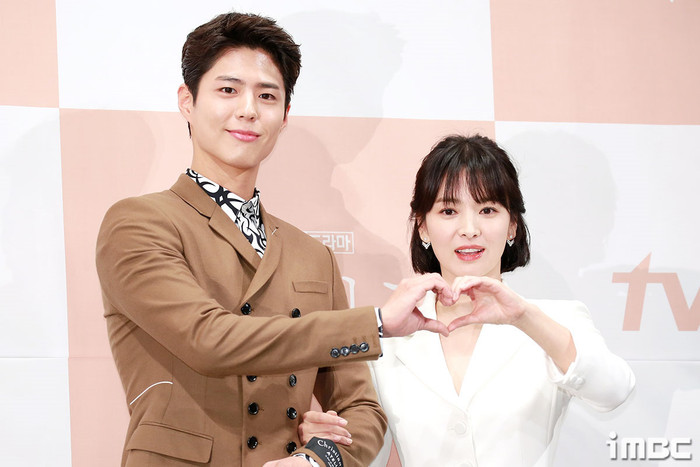 Song Hye Kyo thường bị đồn hẹn hò với bạn diễn.