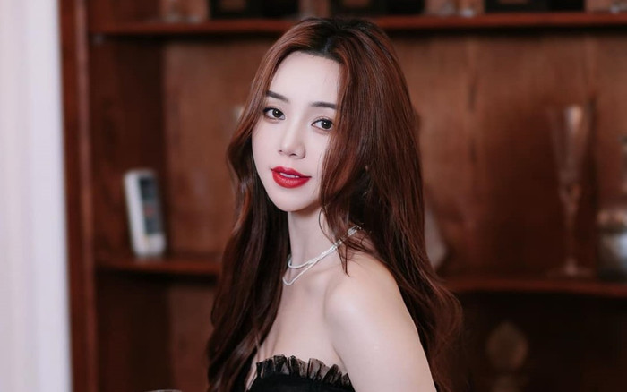 Quỳnh Kool khoe visual ấn tượng khi diện áo trễ nải Ảnh 2