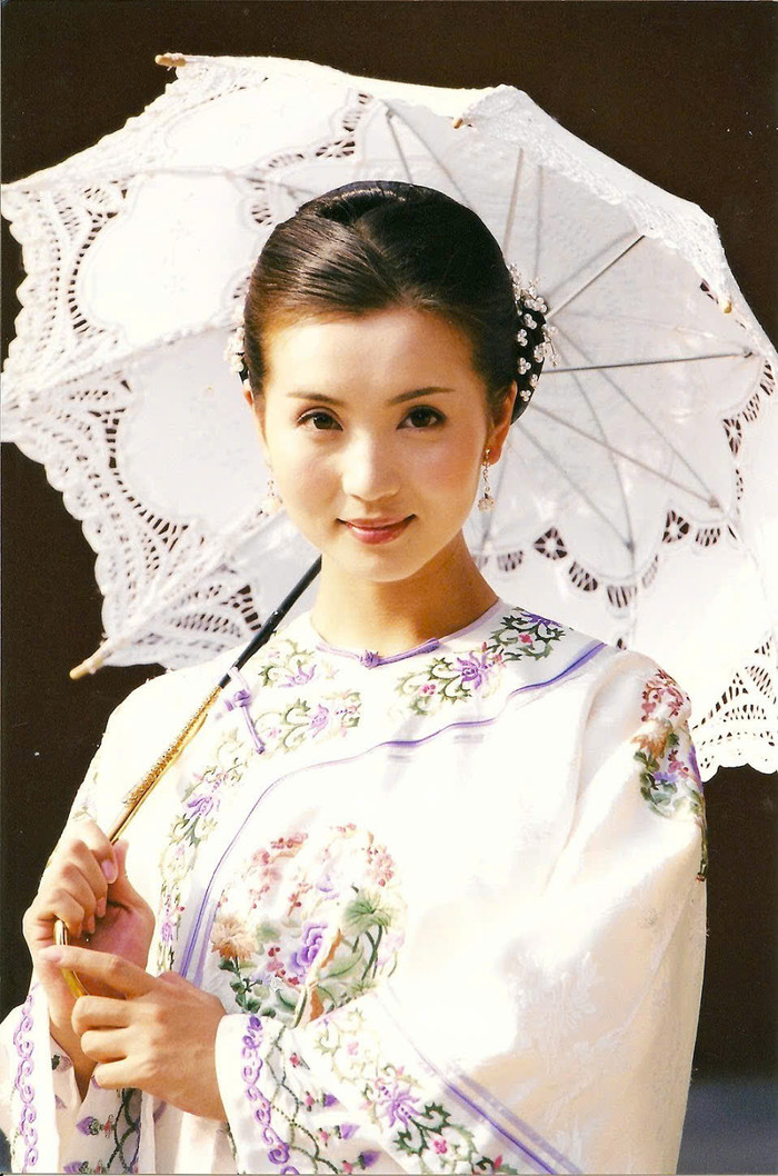 Vai diễn gây chú ý nhất của cô phải kể tới Vạn Linh trong Phấn hồng nữ lang.