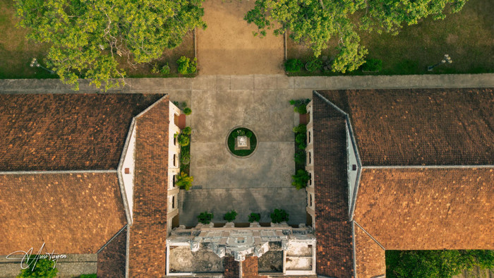 Khung cảnh Tiểu chủng viện Làng Sông nhìn từ trên cao. Ảnh: Hữu Tuyển