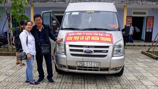 Cặp vợ chồng thường xuyên làm từ thiện.