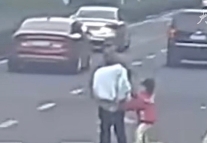 Bé gái 3 tuổi gặp nạn dưới bàn tay của chính cha ruột, tội ác không thể tha thứ.