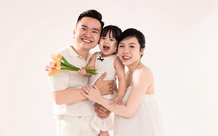 Nam MC nổi tiếng bất ngờ công khai vợ sau nhiều năm kết hôn Ảnh 2