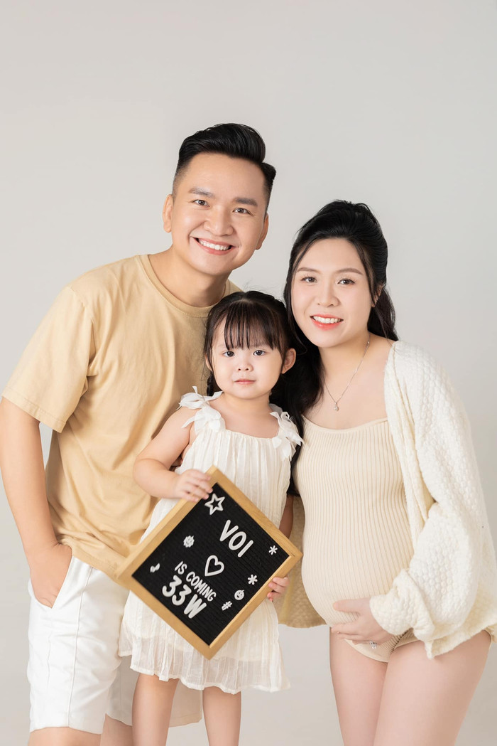 Bà xã MC Hạnh Phúc đang mang thai ở tuần thứ 33.