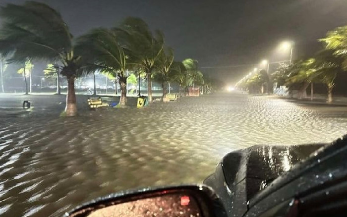 Bão Trà Mi đang tấn công Philippines, hàng ngàn người sơ tán khẩn cấp Ảnh 2