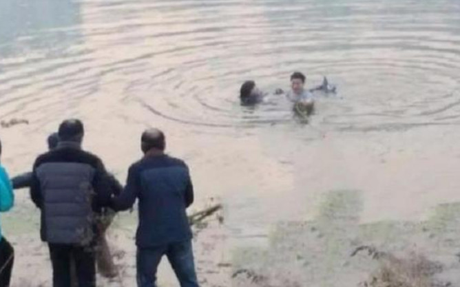 Người đàn ông nhảy xuống sông cứu người không cần đền đáp, 1 năm sau kiện người được cứu ra tòa Ảnh 2