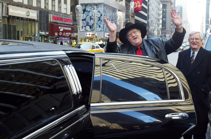 Jack Whittaker dần trở nên mất kiểm soát, nghiện rượu và cờ bạc. Ảnh: Internet.