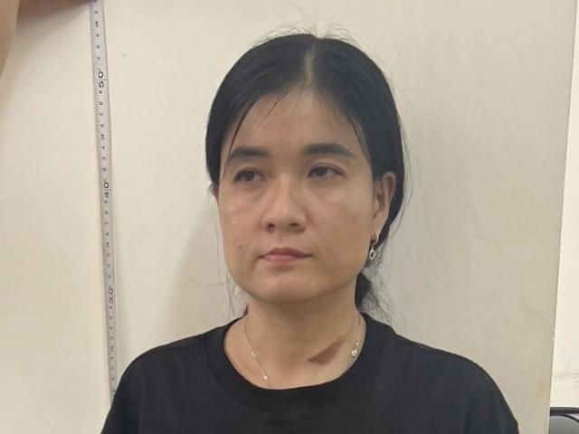 Nữ nghi phạm tại cơ quan công an (Ảnh: Công an tỉnh Lâm Đồng).