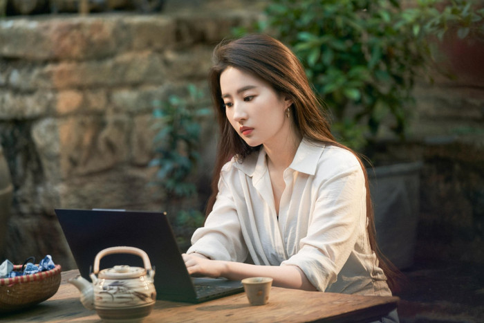 Lưu Diệc Phi trong Đi Đến Nơi Có Gió.