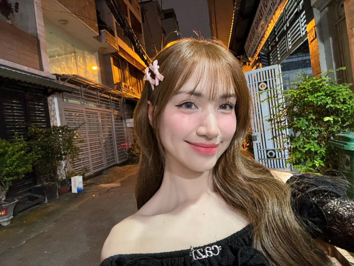 Cách Hòa Minzy ủng hộ khi 'đàn em' ra sản phẩm mới khiến nhiều khán giả 'thót tim', ngỡ rằng cô đang bóc phốt ai.