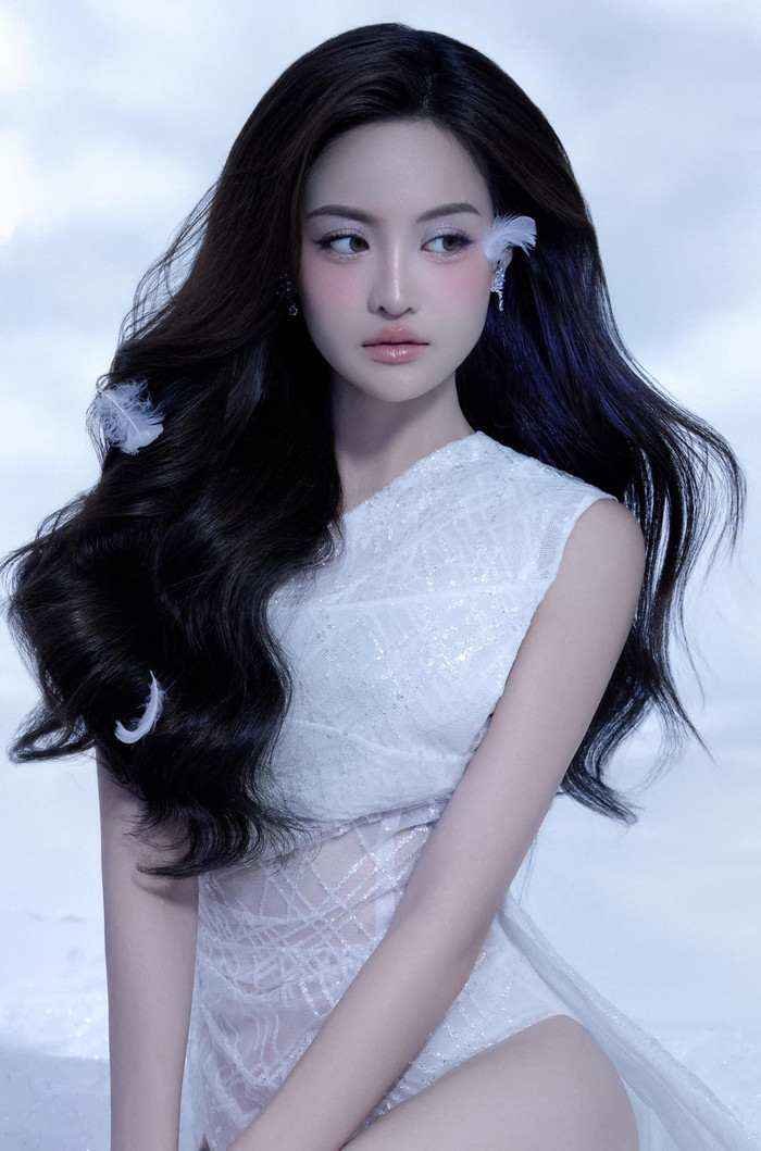 Phát sốt với màn khoe sắc vóc nóng bỏng của Đình Tú