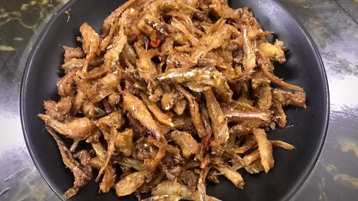 Cá cơm than chiên - đặc sản đưa cơm ngày thu.