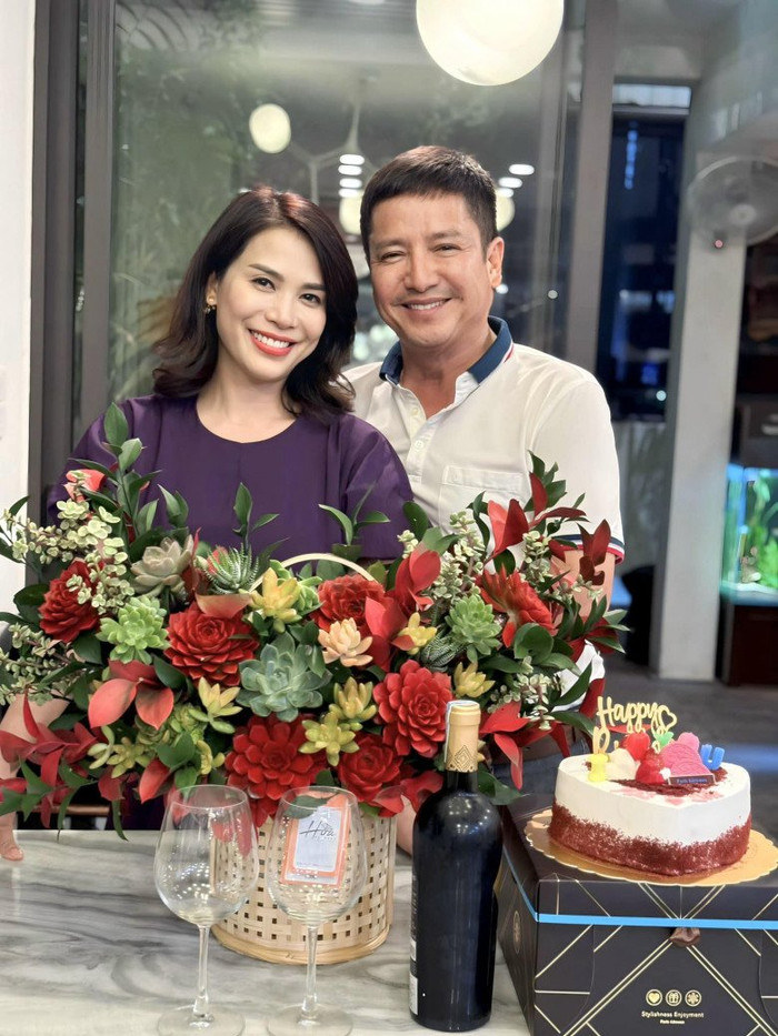 Bạn gái á hậu chia sẻ khoảnh khắc hạnh phúc cùng Chí Trung.