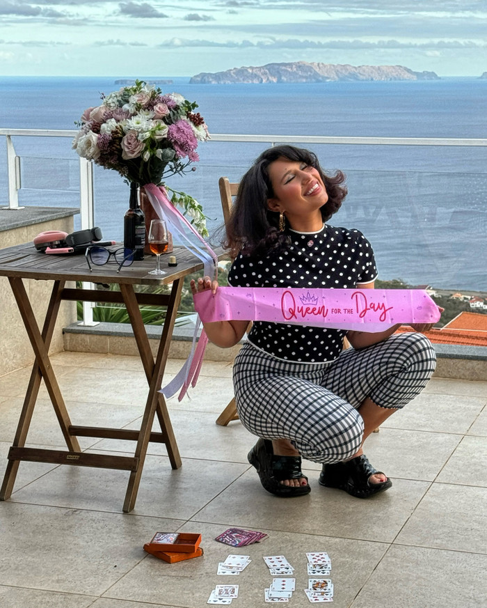 Nữ ca sĩ bị trộm xe hơi, lấy mất thứ quý giá khiến người hâm mộ 'khóc ròng' Ảnh 1