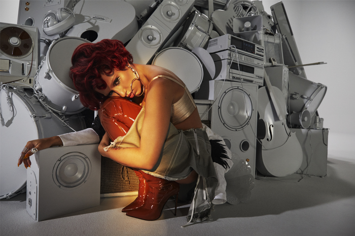 Nữ ca sĩ bị trộm xe hơi, lấy mất thứ quý giá khiến người hâm mộ 'khóc ròng' Ảnh 4