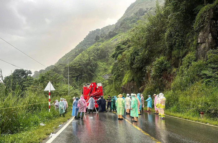 Hiện trường vụ tai nạn tại đèo Bảo Lộc.
