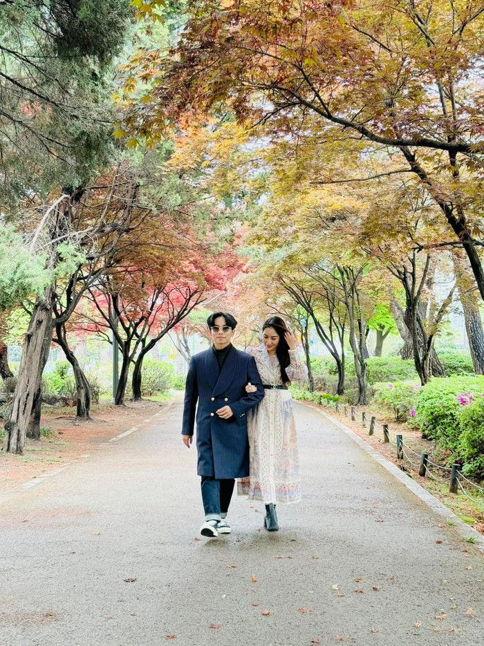 Khánh Thi và Phan Hiển hiện có hôn nhân viên mãn, có 3 con đáng yêu.