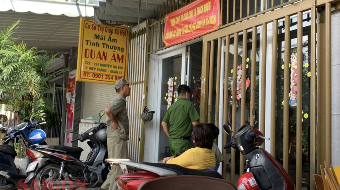 Cơ quan chức năng có mặt tại mái ấm Quan Âm (phường Hiệp Thành, quận 12, TP.HCM). Ảnh: Báo Sài Gòn Giải Phóng.