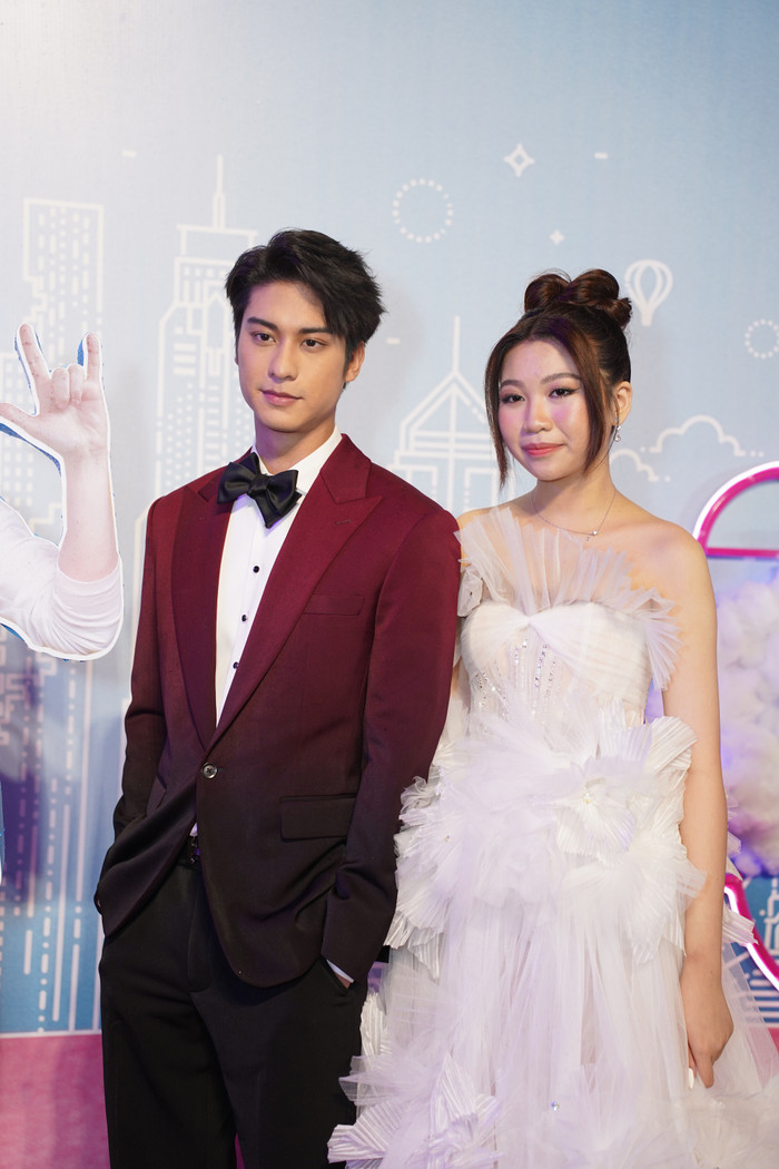 Tài tử đình đám Thái Lan sánh đôi với hoa hậu Việt kém 9 tuổi ở nhiều dự án.