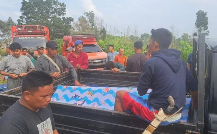 Thi thể Heri khi tìm thấy được đưa về cho gia đình. (Ảnh: Asia Pacific Press qua ViralPress)