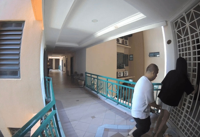 Hành vi biến thái của người đàn ông đã được camera ghi lại.