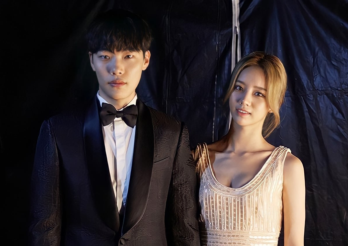 Mối tình 7 năm của Ryu Jun Yeol và Hye Ri khiến ai cũng ganh tị.