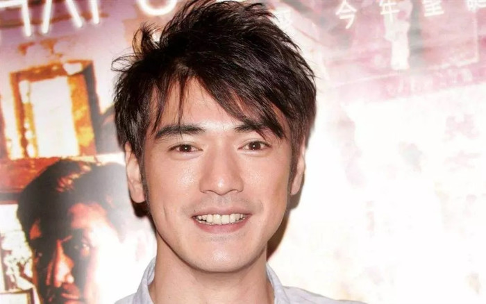 Vẻ ngoài điển trai của nam diễn viên thời trẻ. 